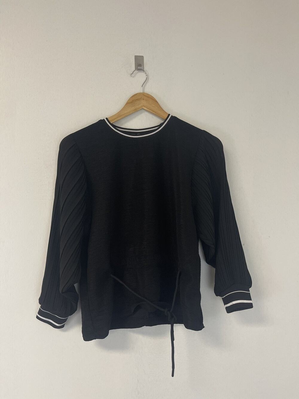 Pull&Bear Sweater Womens Medium Black Cropped Shirt Pullover Lightweight N235